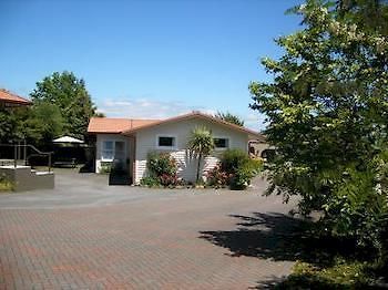 Dunrovin Motel Taupo Bagian luar foto
